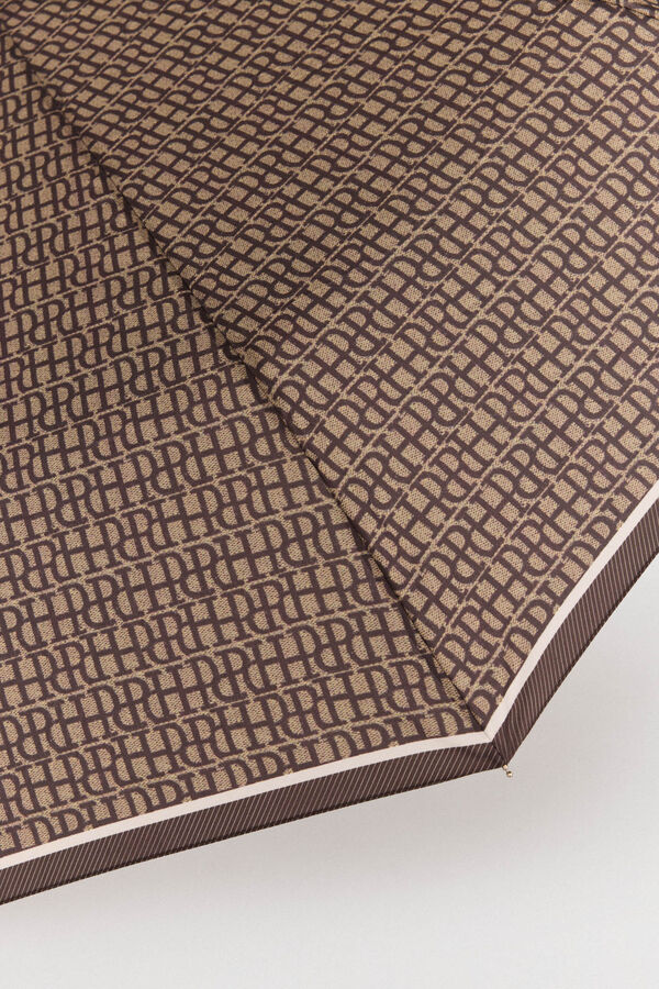 Pedro del Hierro Paraguas monograma Marr&oacute;n