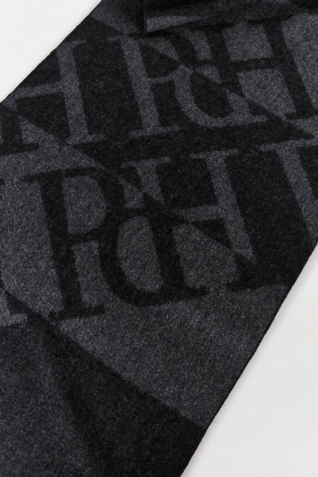 Pedro del Hierro Bufanda tela