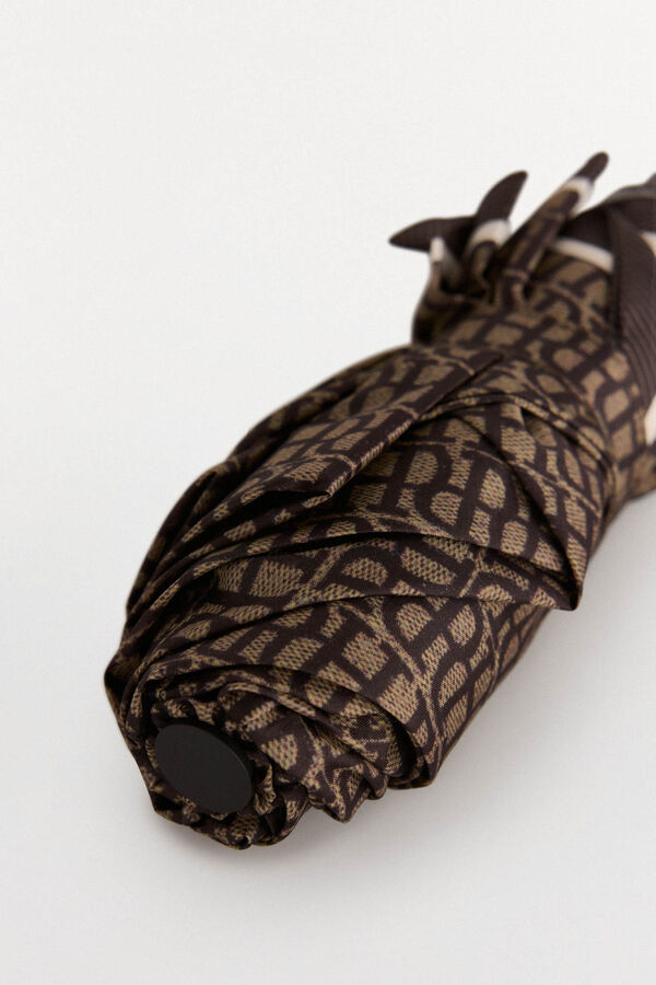 Pedro del Hierro Paraguas monograma Marr&oacute;n