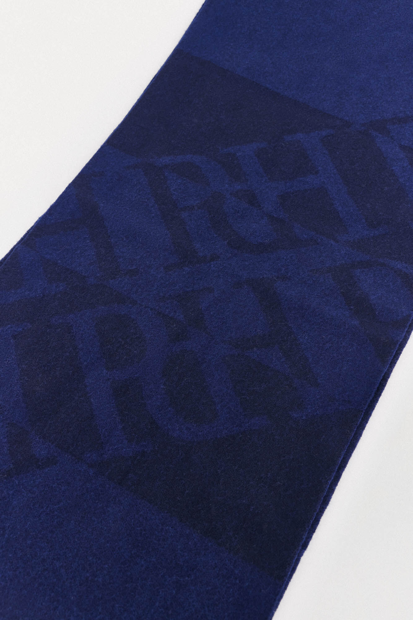 Pedro del Hierro Bufanda tela