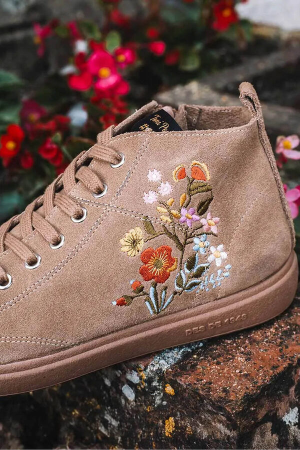 Toni Pons Zapatilla abotinadabcon detalles florales&nbsp; beige