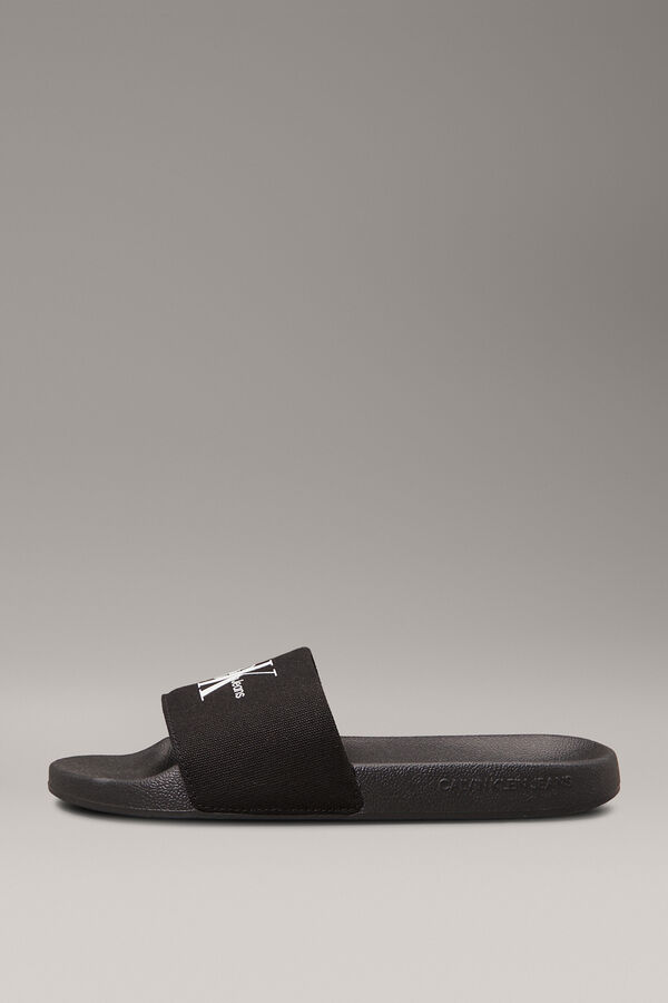 Calvin Klein Slide-Sandalen mit eingraviertem Logo. Schwarz