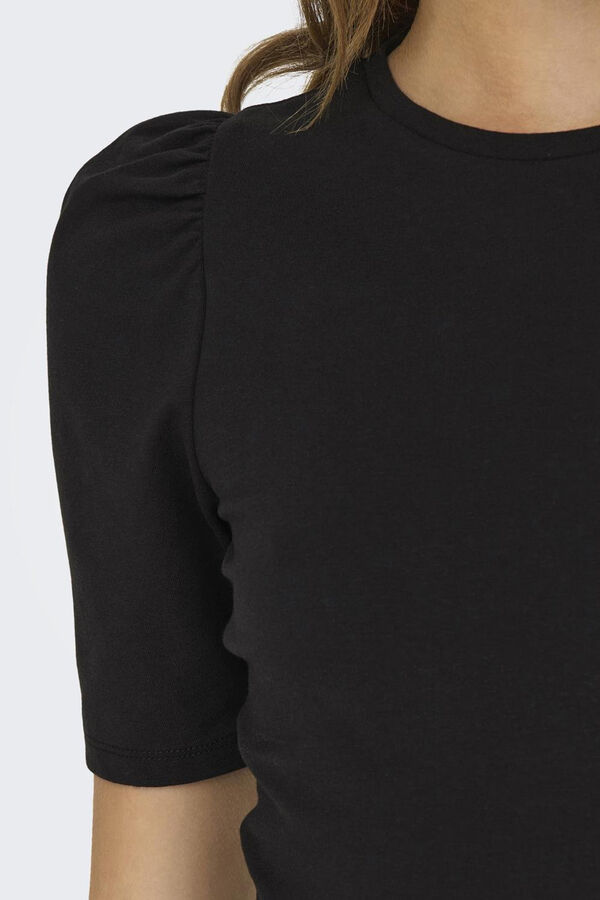 Only Top de cuello redondo y manga 2/4 abullonada negro