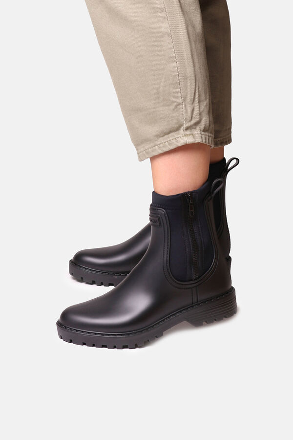 Toni Pons Bot&iacute;n de agua negro