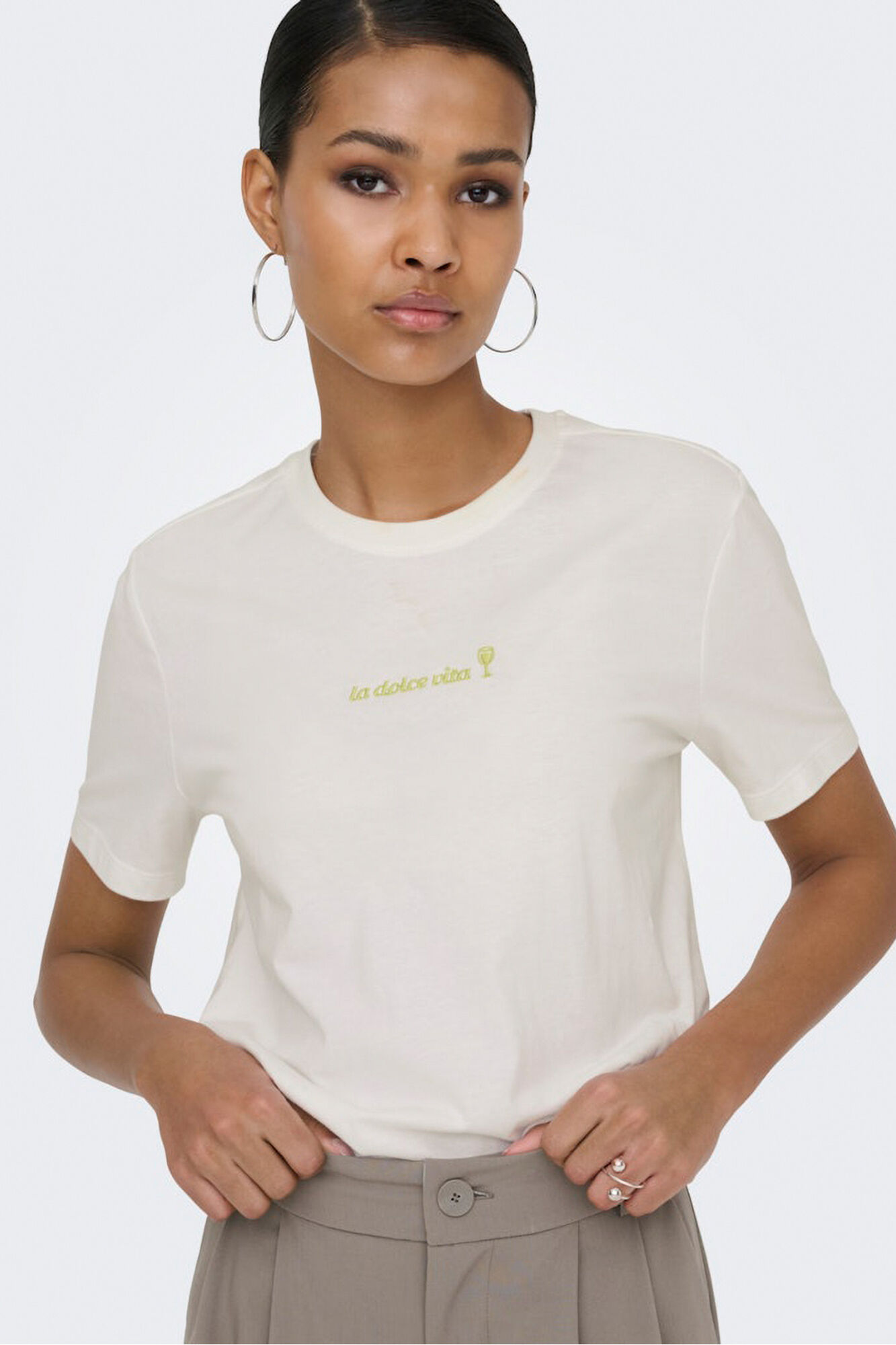 Only T-shirt texto na frente