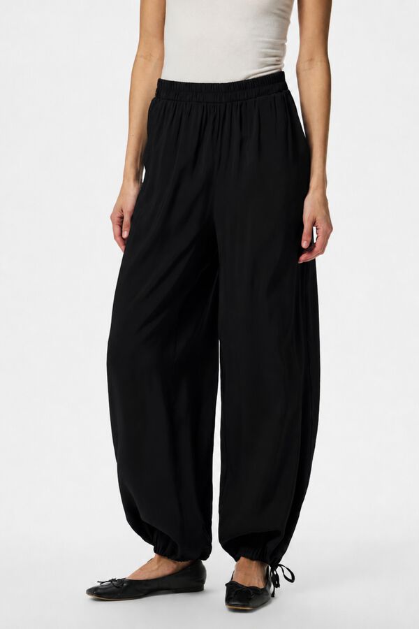 Pieces Cal&ccedil;a folgada fluida preto