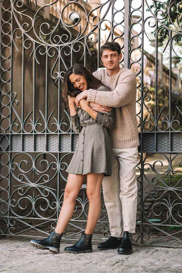 Toni Pons Bot&iacute;n de agua negro