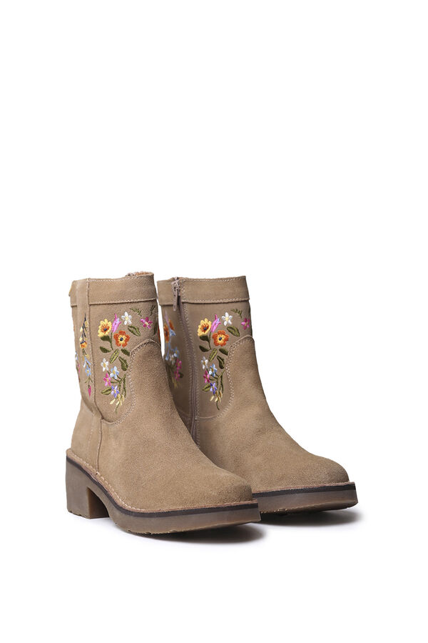 Toni Pons Bot&iacute;n de serraje beige