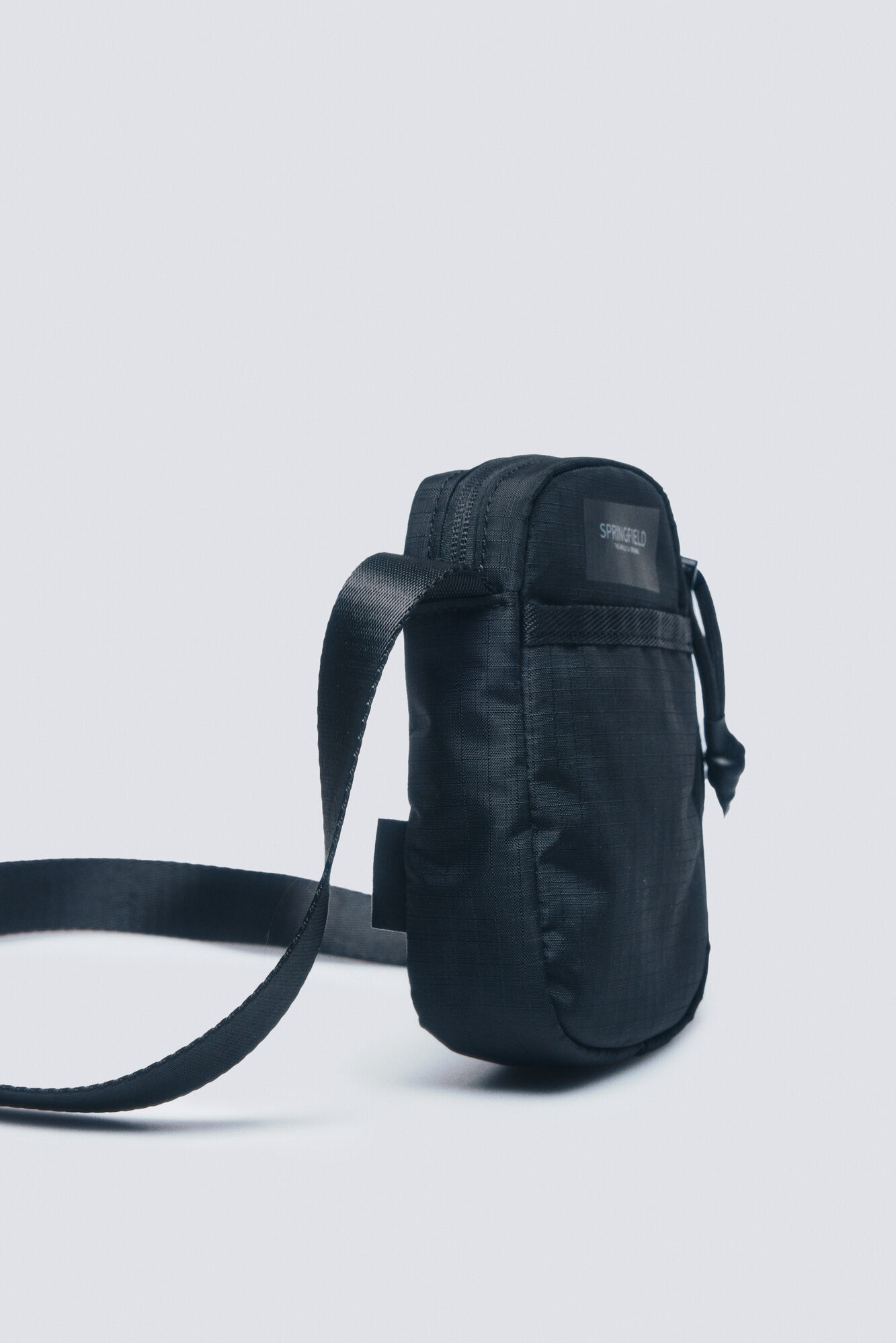 Springfield Mala crna po&scaron;tarska torba