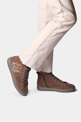Toni Pons Zapatilla abotinadabcon detalles florales&nbsp; beige