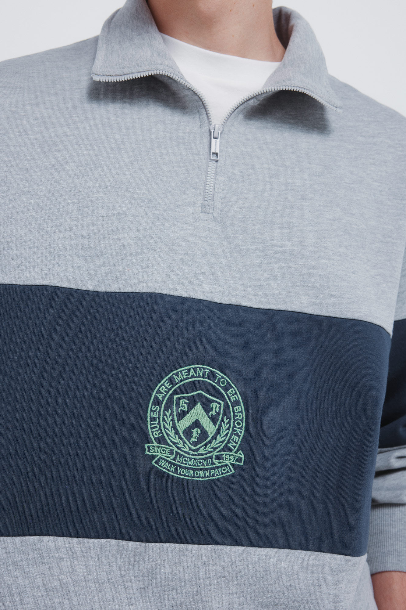 Springfield Sudadera cortes escudo