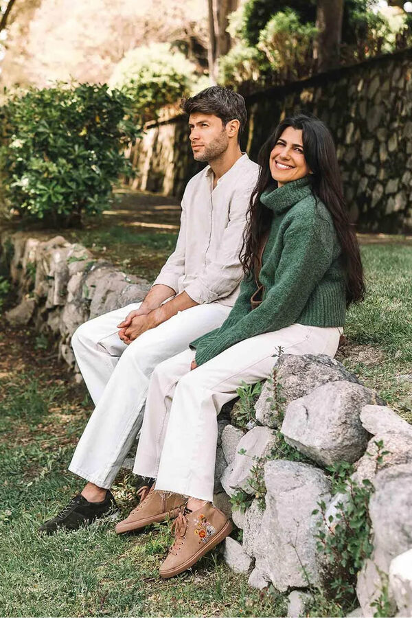 Toni Pons Zapatilla abotinadabcon detalles florales&nbsp; beige