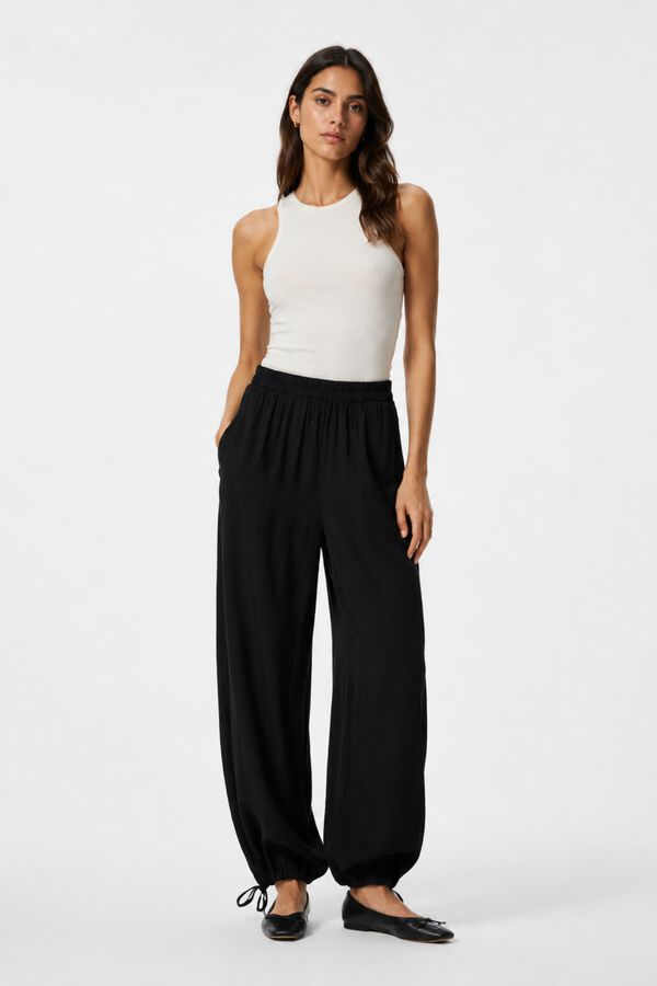 Pieces Cal&ccedil;a folgada fluida preto