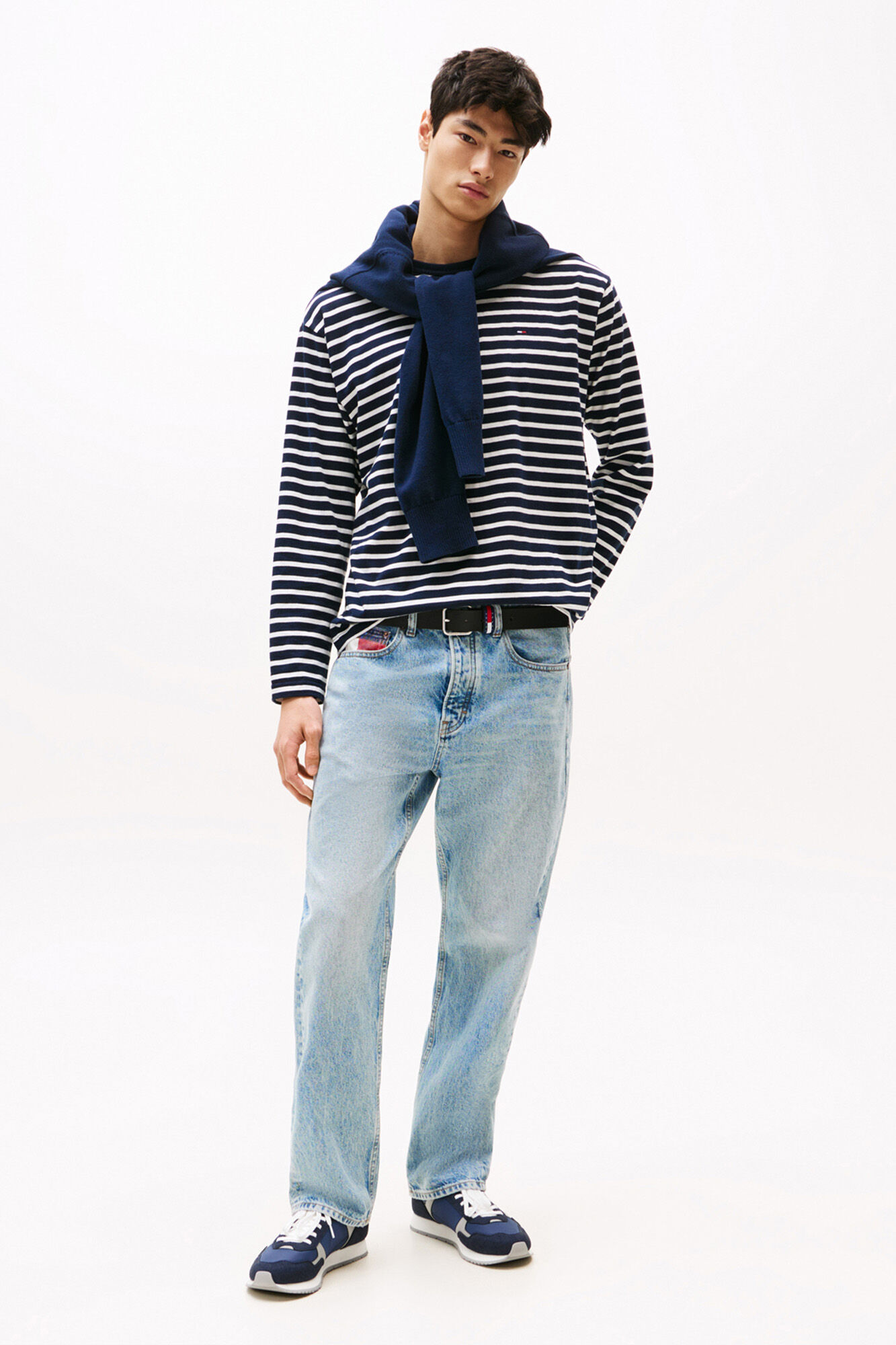 Tommy Jeans Zapatillas de hombre en color azul marino co bandera de Tommy Jeans.