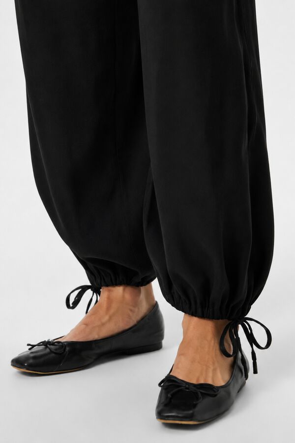 Pieces Cal&ccedil;a folgada fluida preto