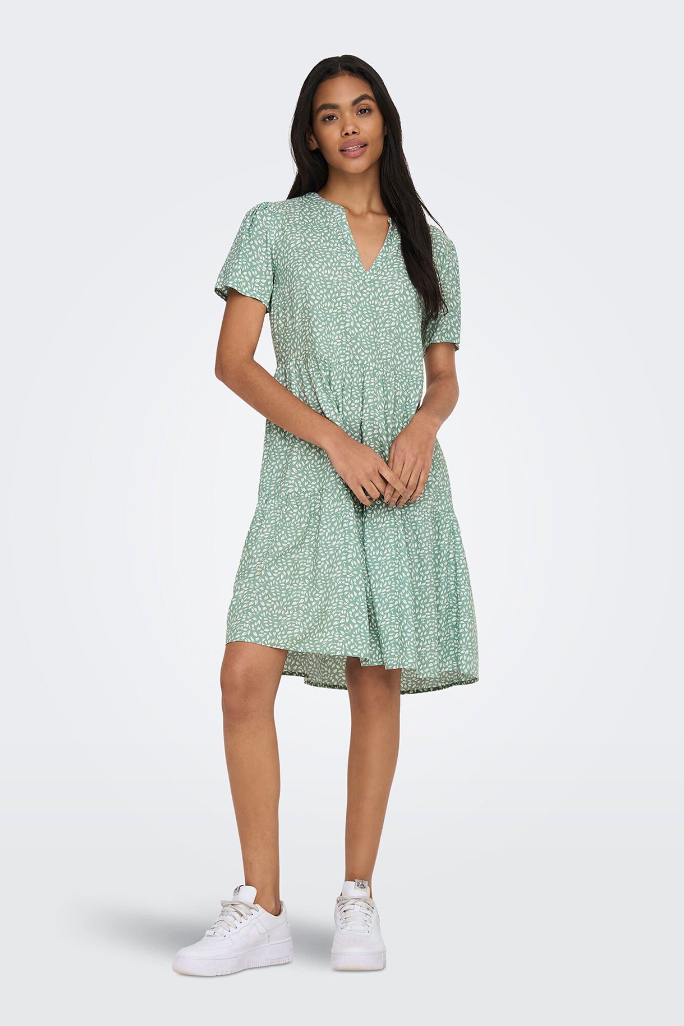 Only Vestido corto manga corta