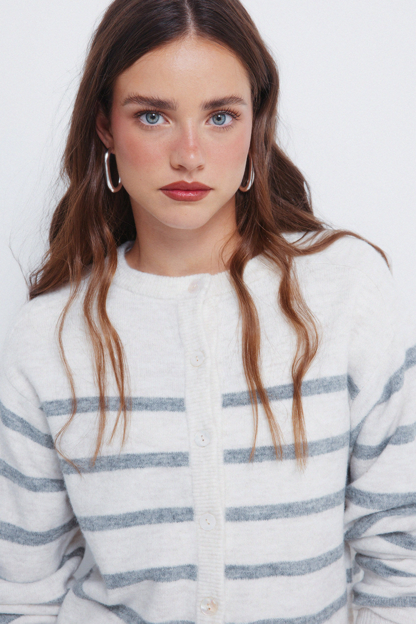 Springfield Kardig&aacute;n kerek kerek nyak&uacute; gombokkal