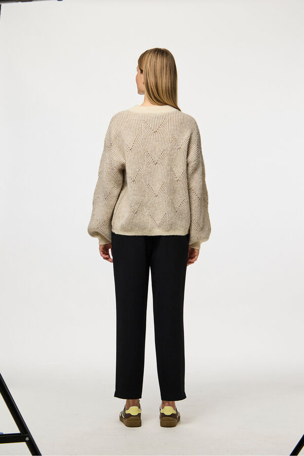 Pieces Jersey contraste pu&ntilde;os cuello beige