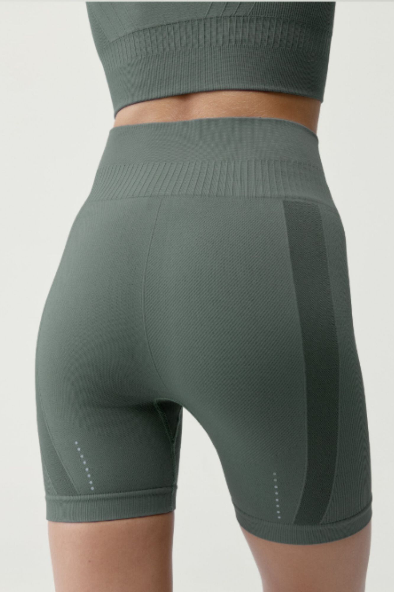Born Living Yoga Gr&uuml;ne Sport-Shorts Eris