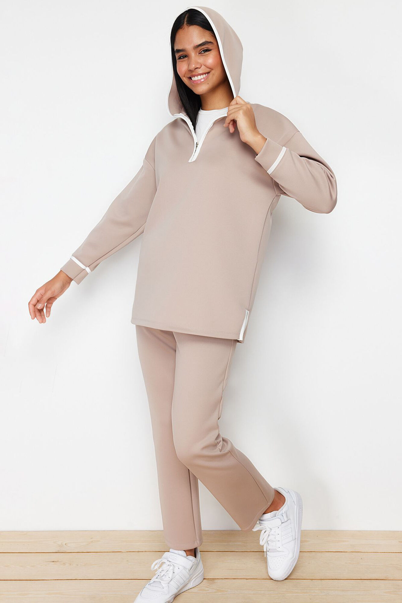 Trendyol Conjunto c&oacute;modo sudadera capucha y pantal&oacute;n