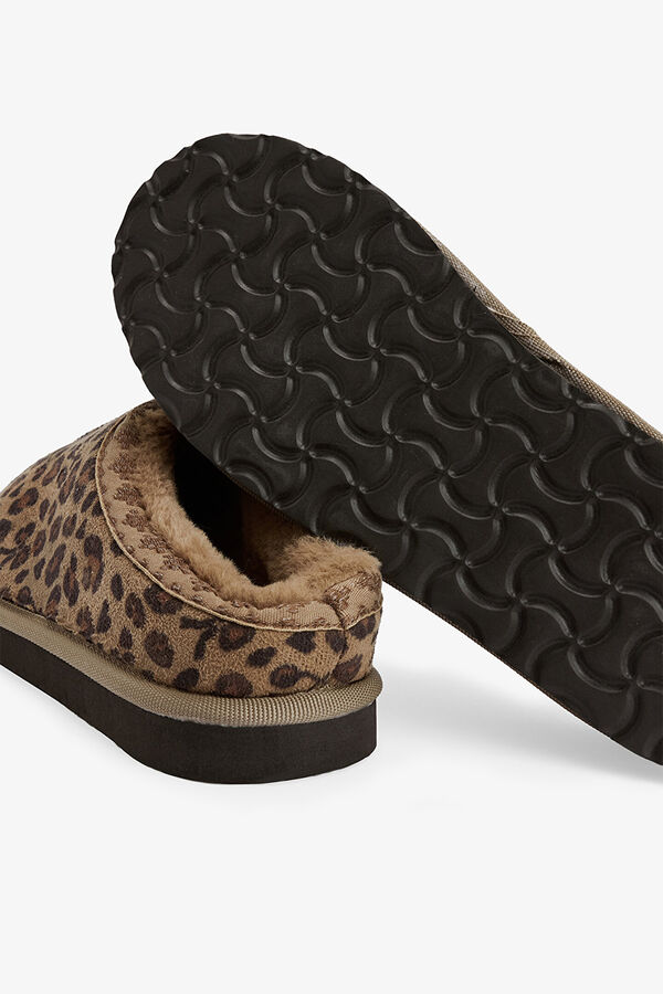 Penti Zapatillas de casa con estampado de leopardo beige