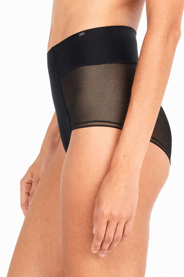 Gisela Braga alta invisible encaje negro