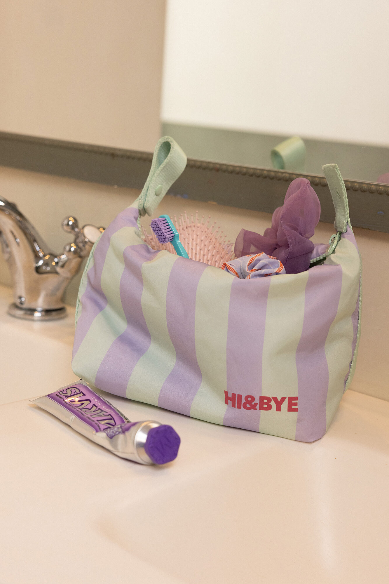 HI&BYE Trousse de toilette moyenne imprim&eacute;e &agrave; rayures verte