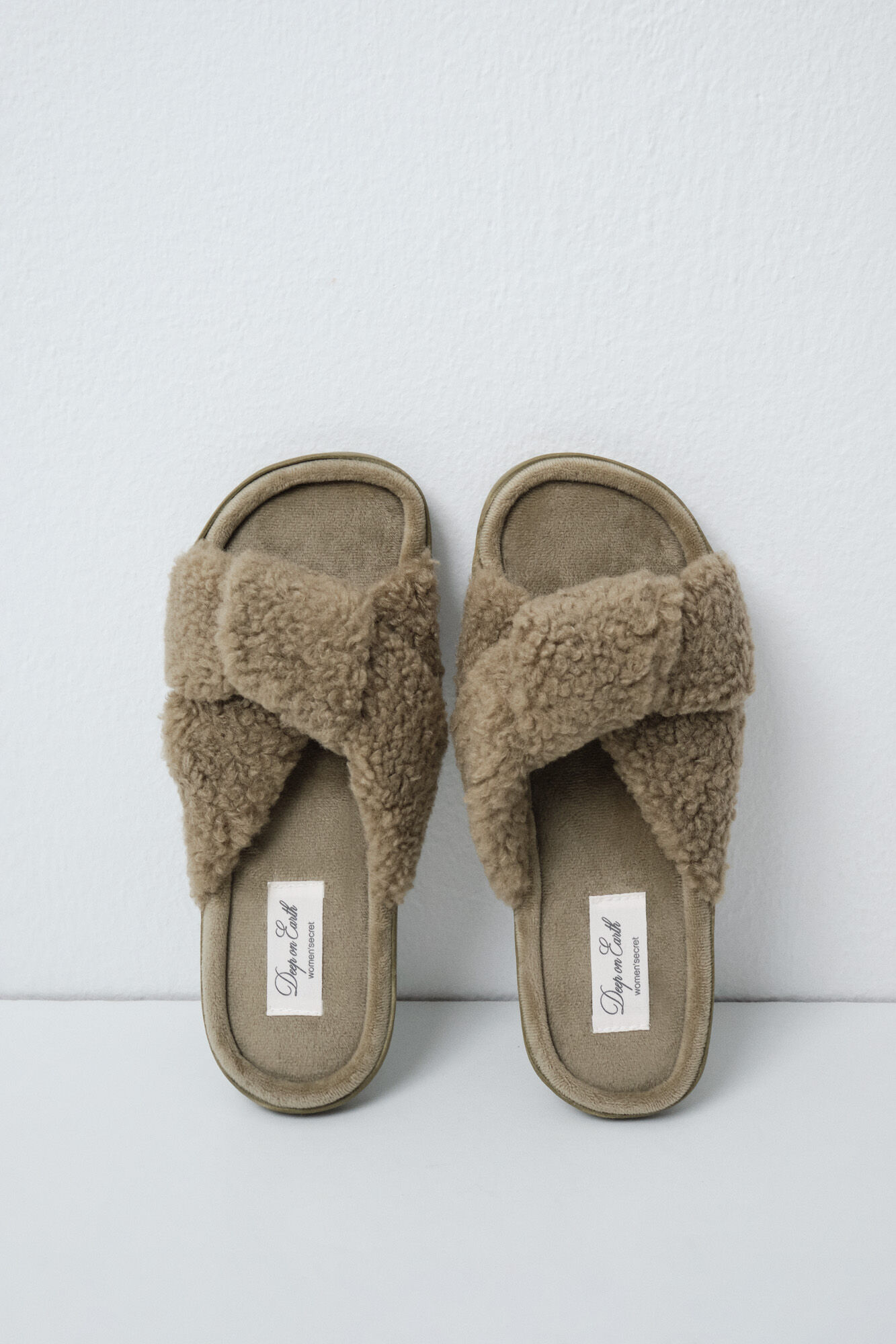 Women'secret Green faux shearling knot slippers