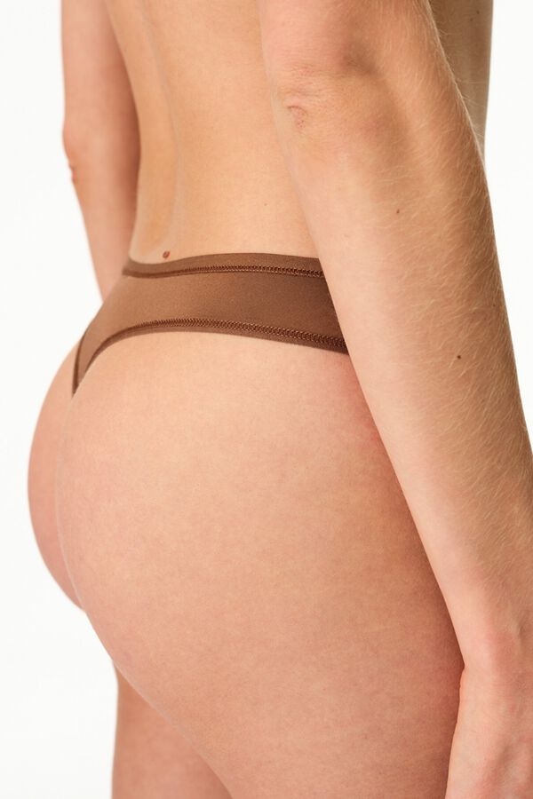 Penti Tanga Essentials con Encaje marr&oacute;n