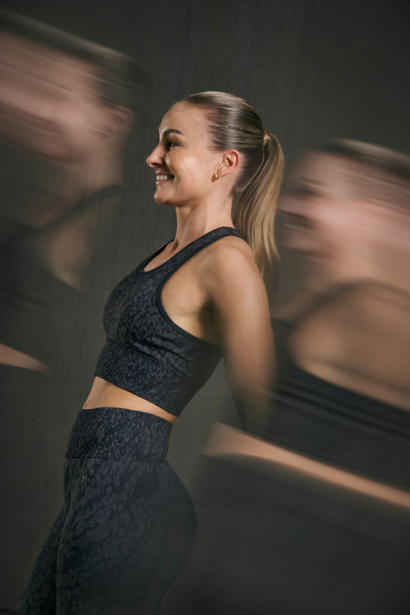 Only Play Nahtloser Sport-BH, Design in Schwarz und Dunkelgrau