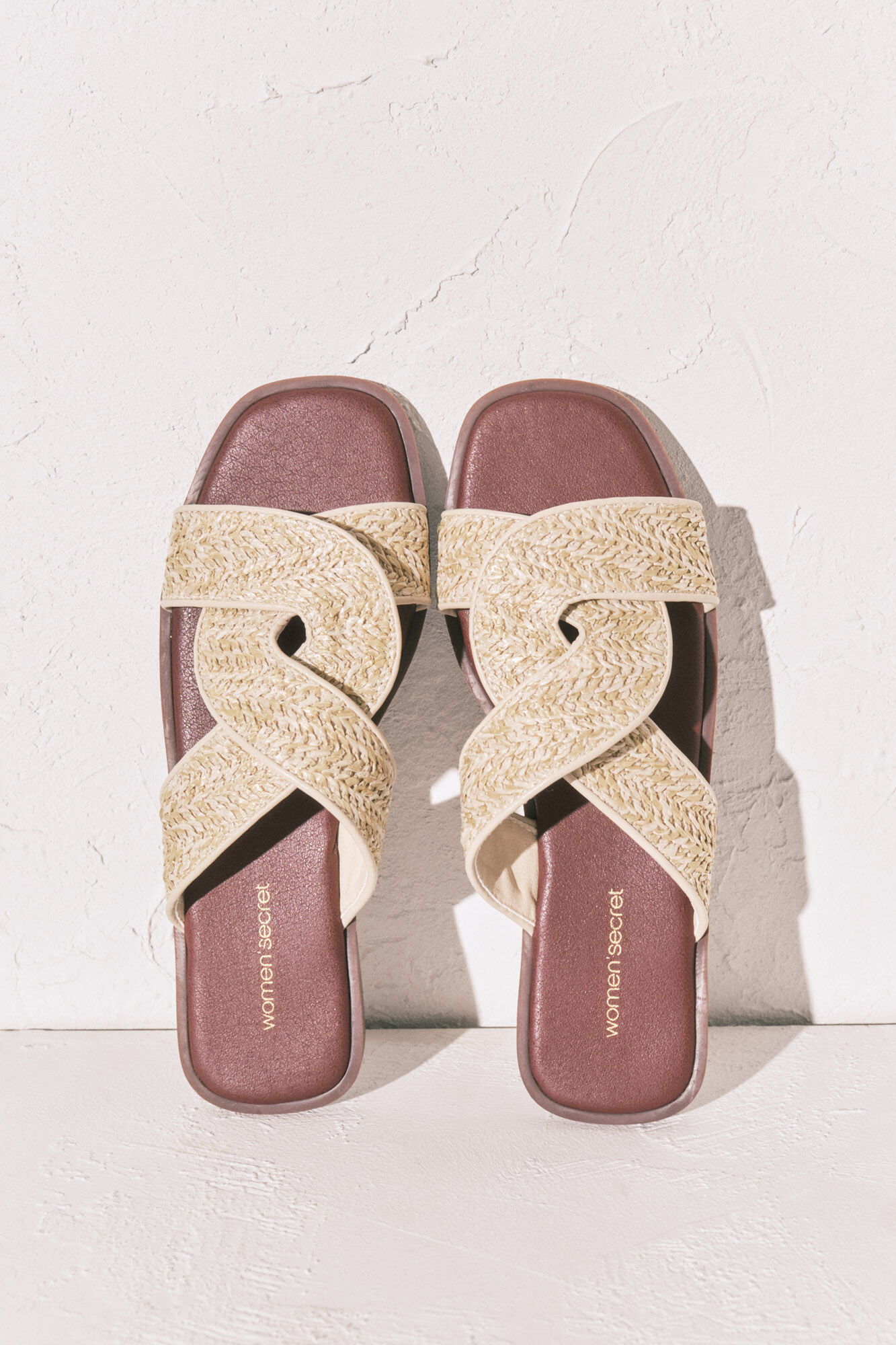 Women'secret Sandales en raphia grenat et sable