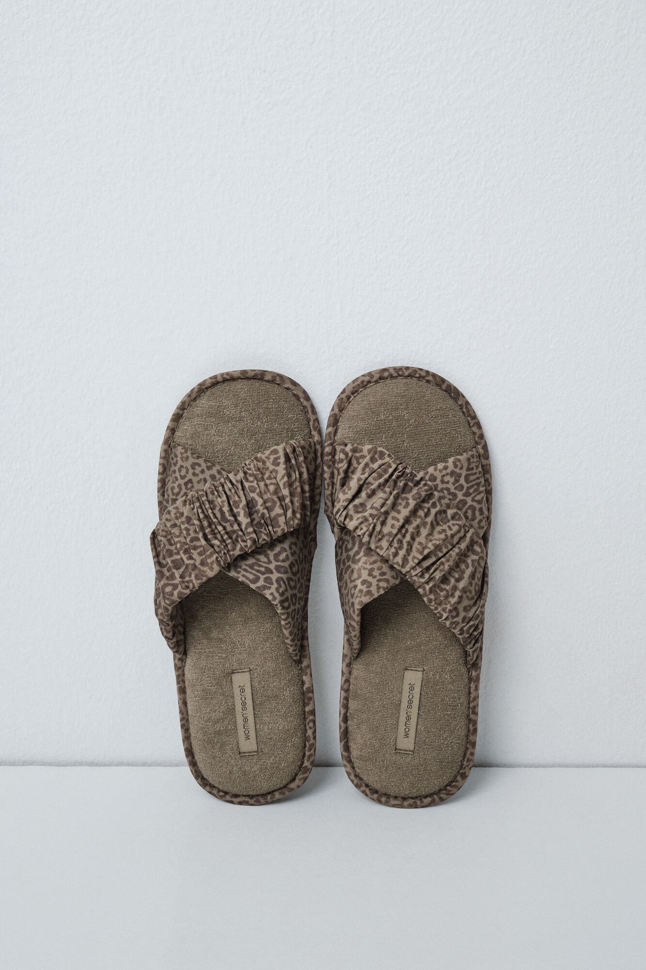 Women'secret Animal print slippers travel pack