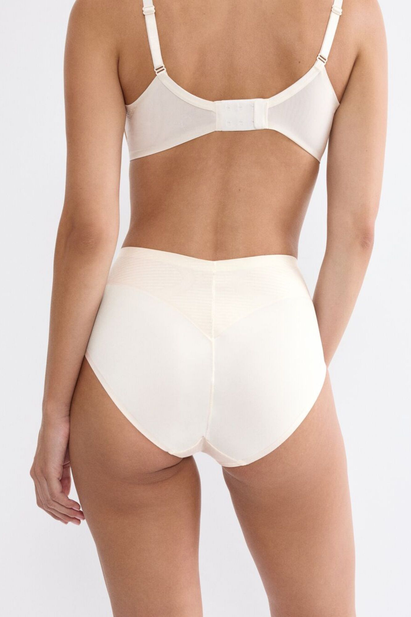 Triumph Cueca alta em microfibra