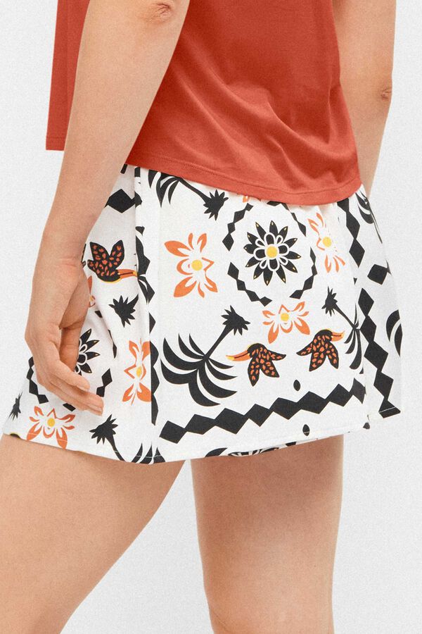 Gisela Short silueta evas&eacute; print tropical blanco