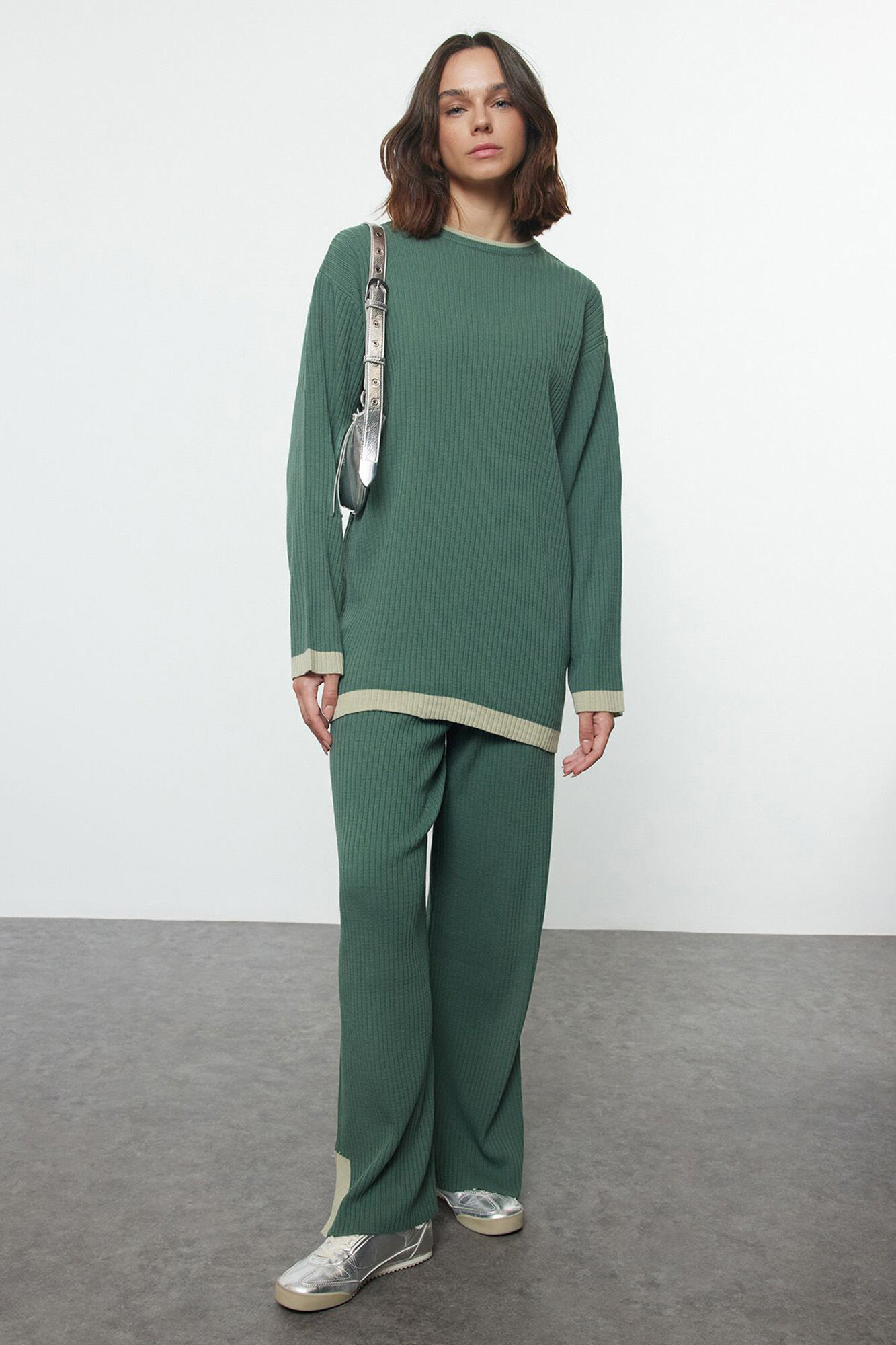 Trendyol Conjunto pantal&oacute;n y camiseta punto con ribetes&nbsp;&nbsp;