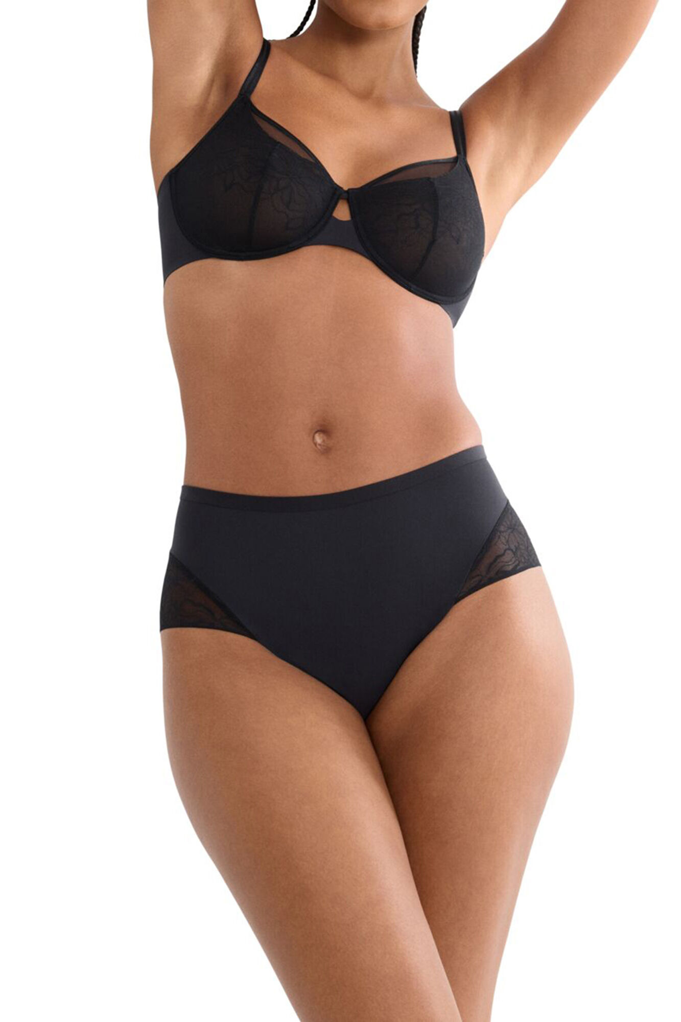 Triumph Cueca cintura alta em renda e microfibra