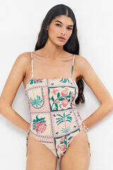 Gisela Ba&ntilde;ador sin aro escote bandeau blanco