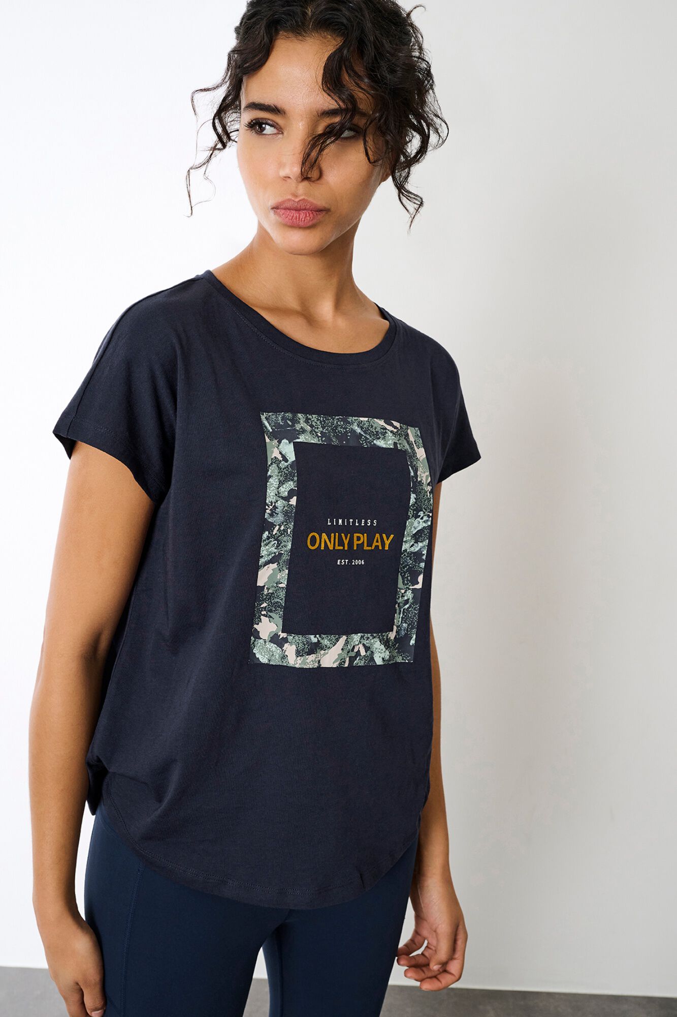 Only Play Camiseta algod&oacute;n org&aacute;nico manga corta.