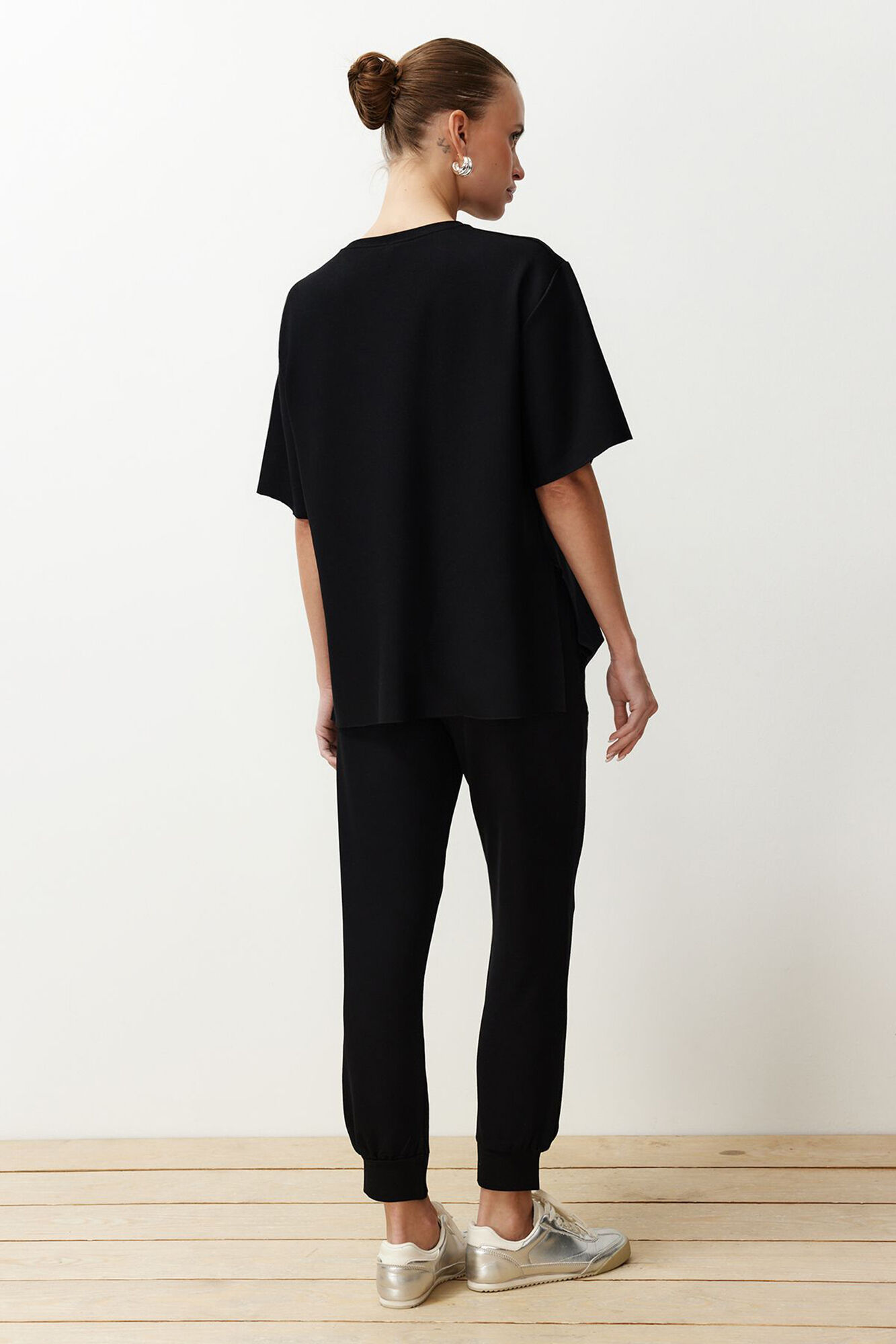 Trendyol Conjunto b&aacute;sico de corrida, blusa e cal&ccedil;as de gola redonda 