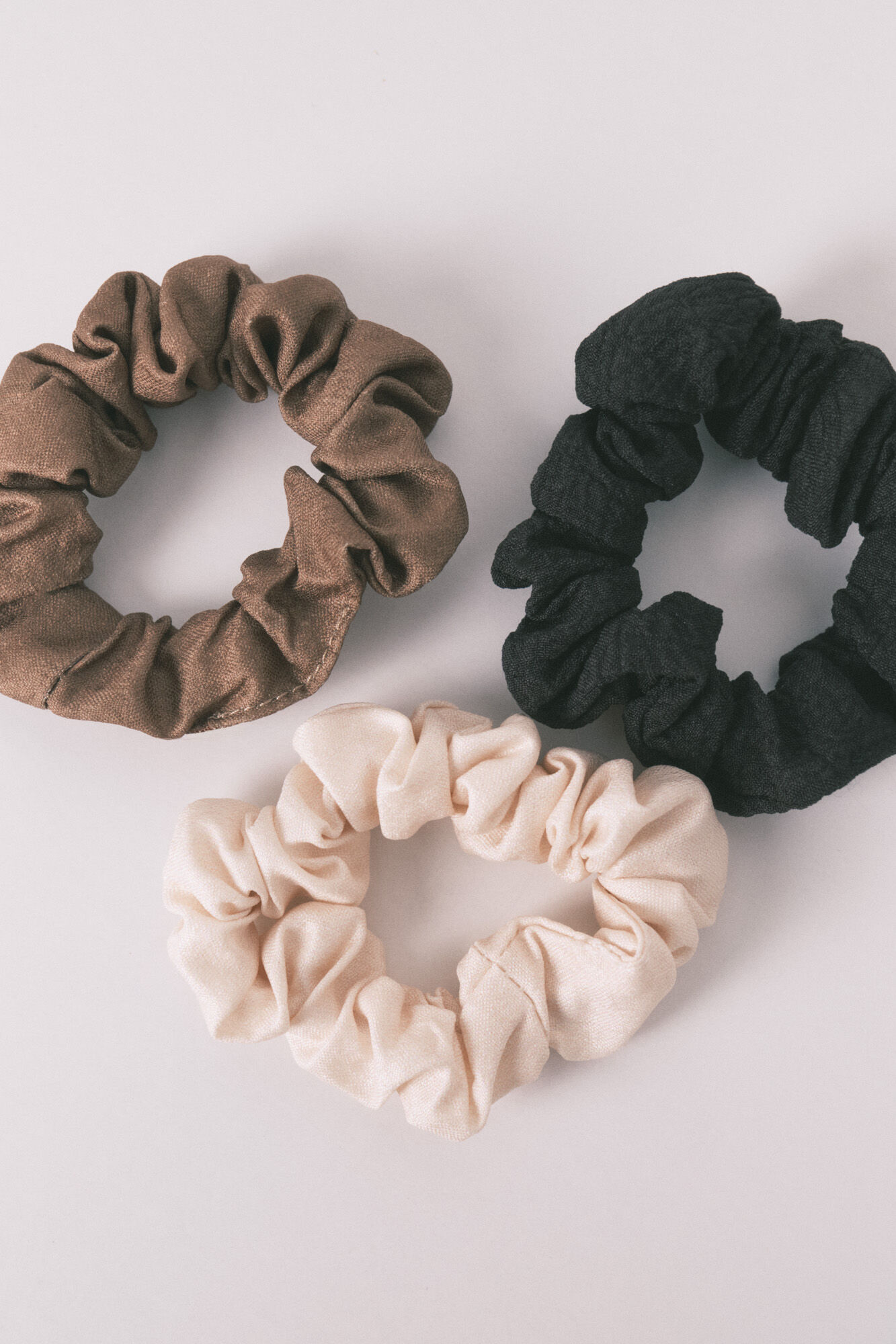 Women'secret Pack of 3 mini scrunchies, black/brown/white