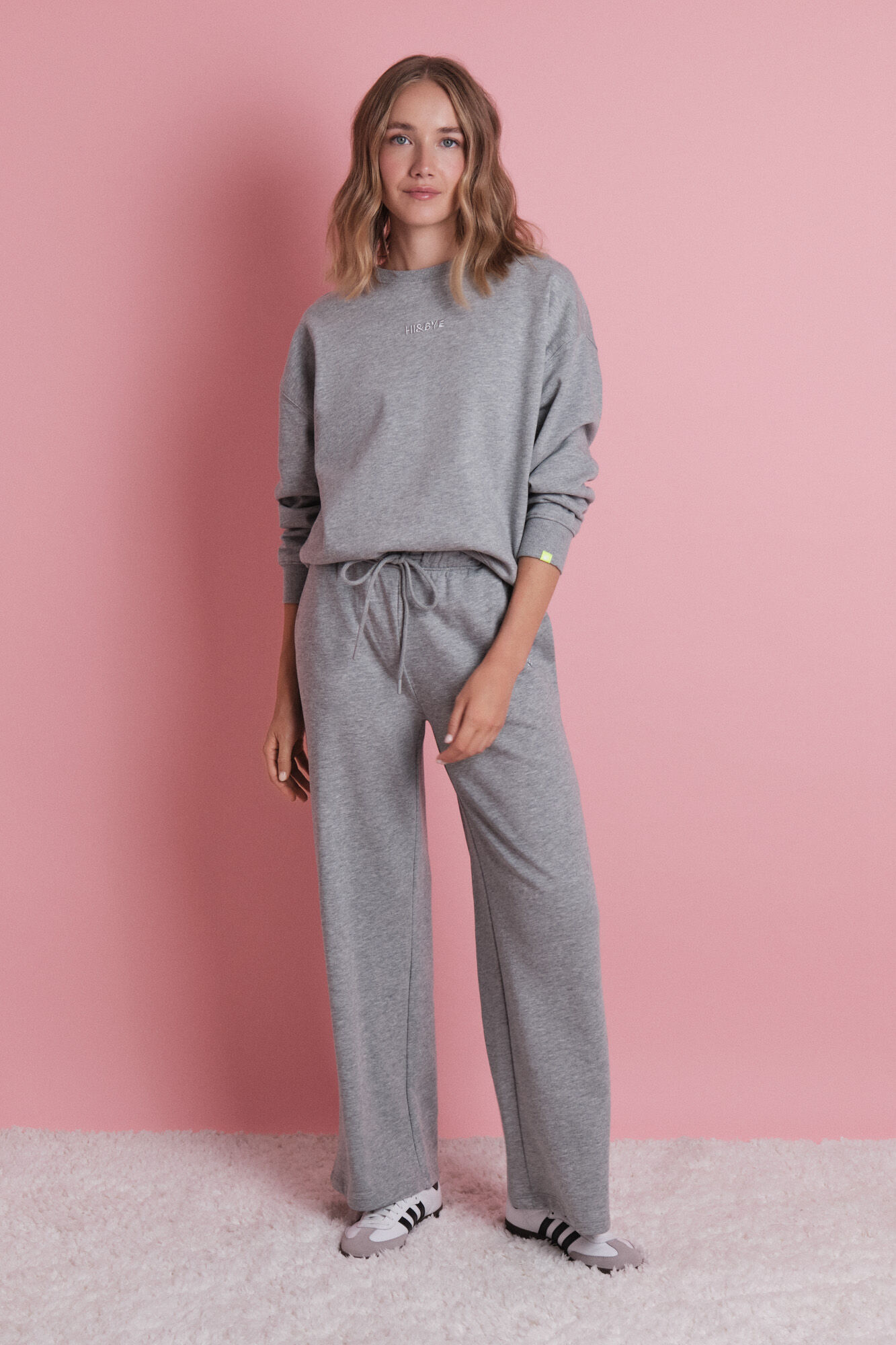 HI&BYE Pantal&oacute;n largo flare felpa gris