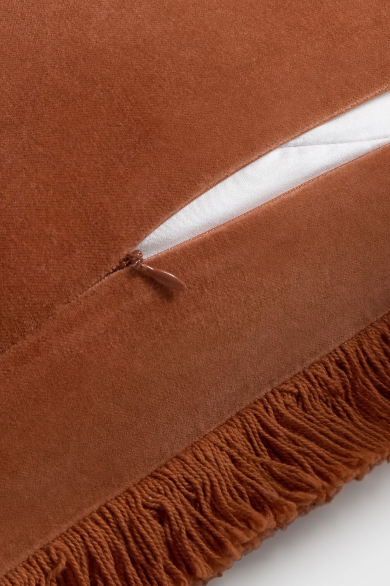 Textura Kissenbezug aus Baumwollsamt mit Fransen