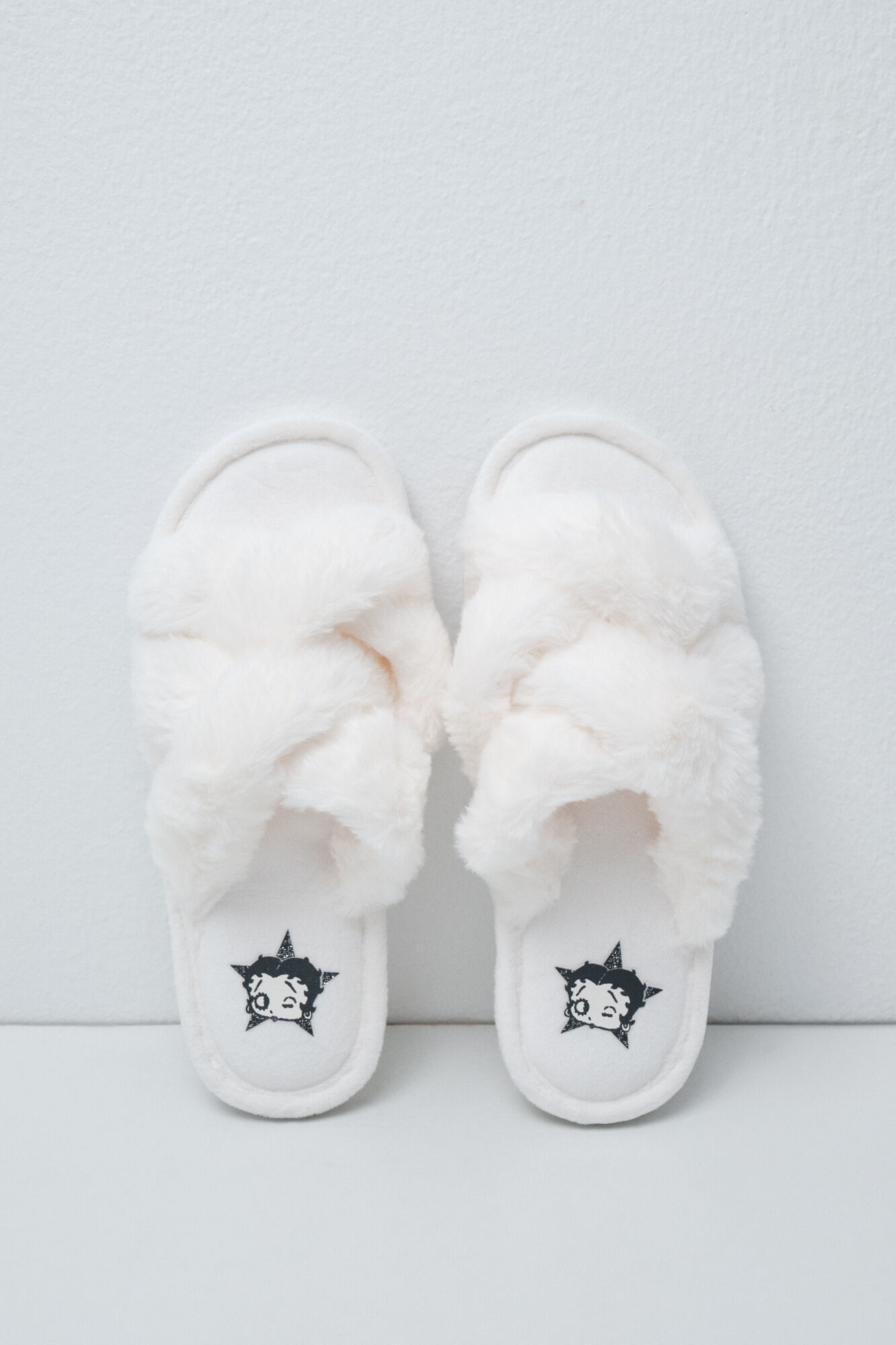 Women'secret White plush Snoopy slippers