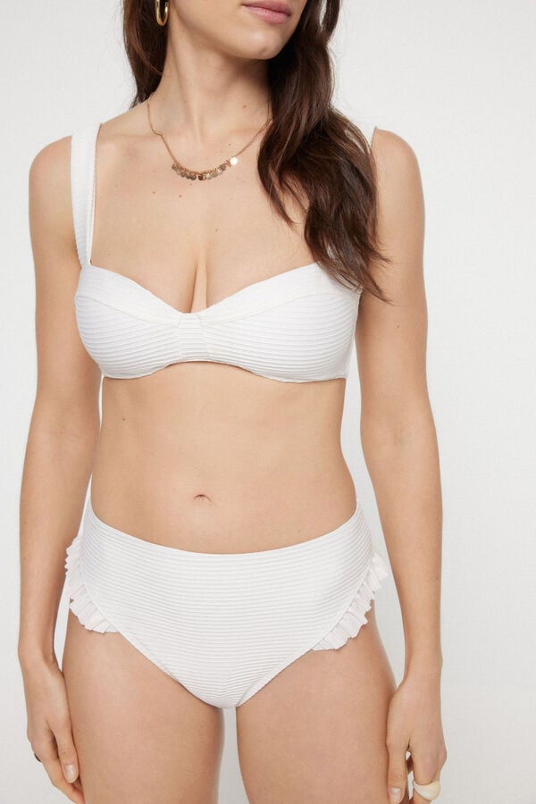 Womensecret Bikinihöschen mit hohem Bund und Rüschendetail an den Seiten. Weiß