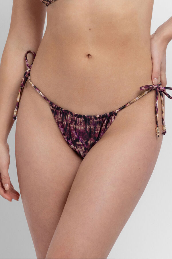 Dorina Braga bikini lazo lateral Amnesia estampado