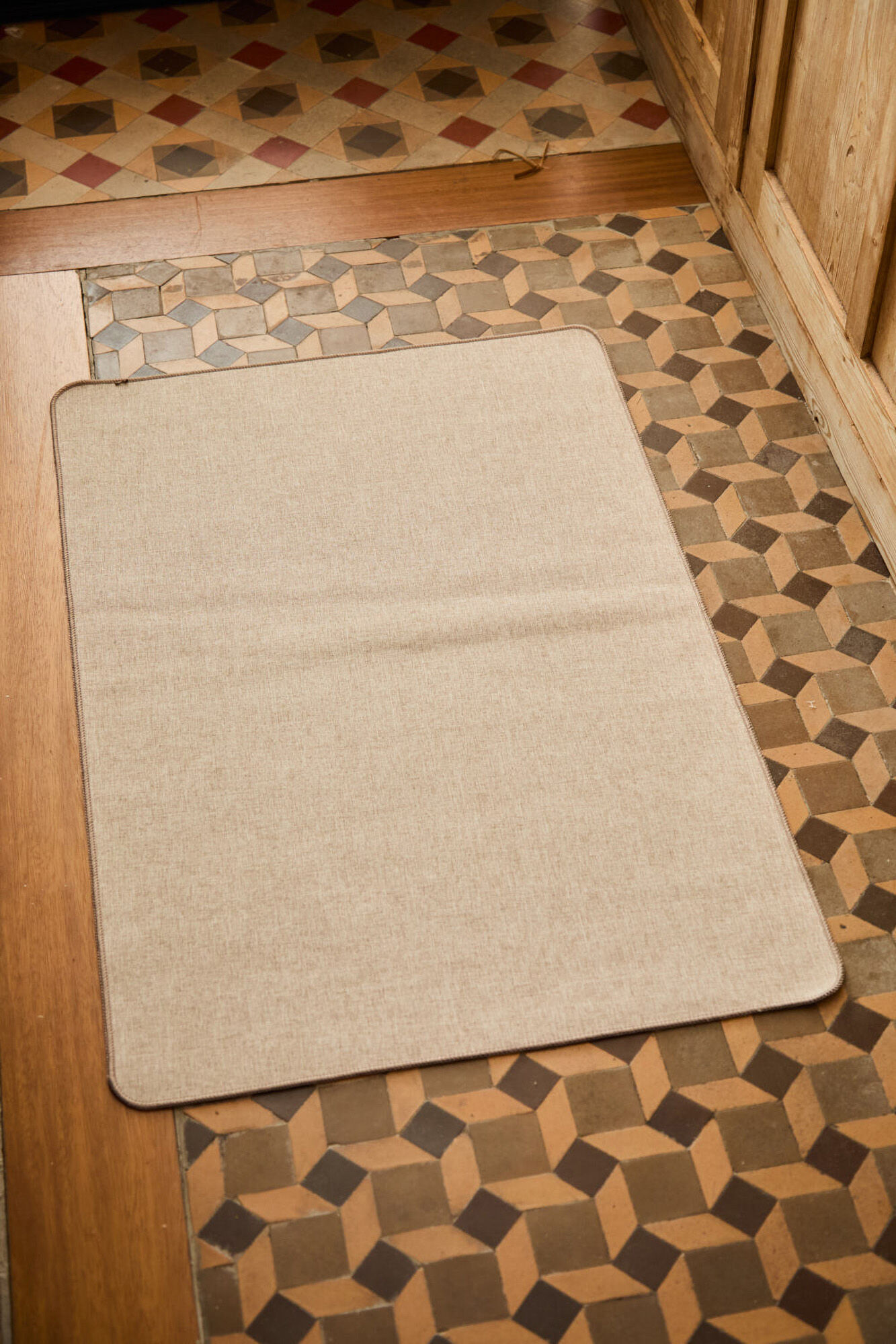 Calma House Beige rutschfester Teppich Dubai