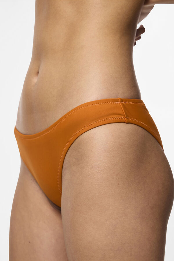 Womensecret Essential low-rise bikini bottoms. rouge