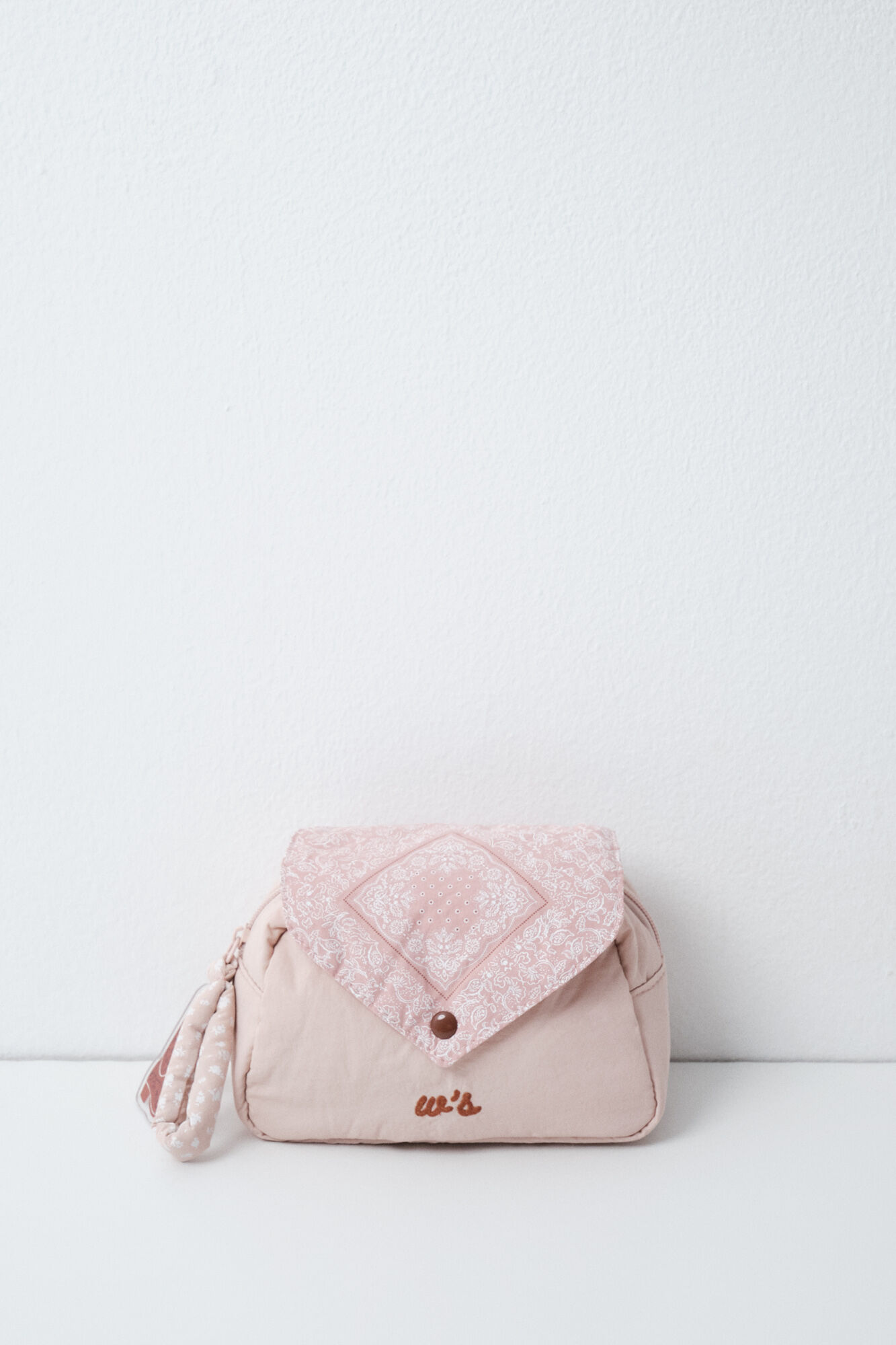 Women'secret Pink puffer small vanity case