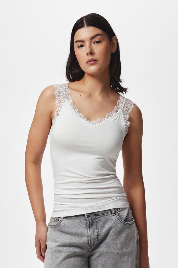 Pieces Top with lace detail white