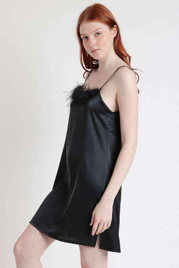 Admas Camis&oacute;n sat&eacute;n detalle plumas marab&uacute; luxe&nbsp; negro